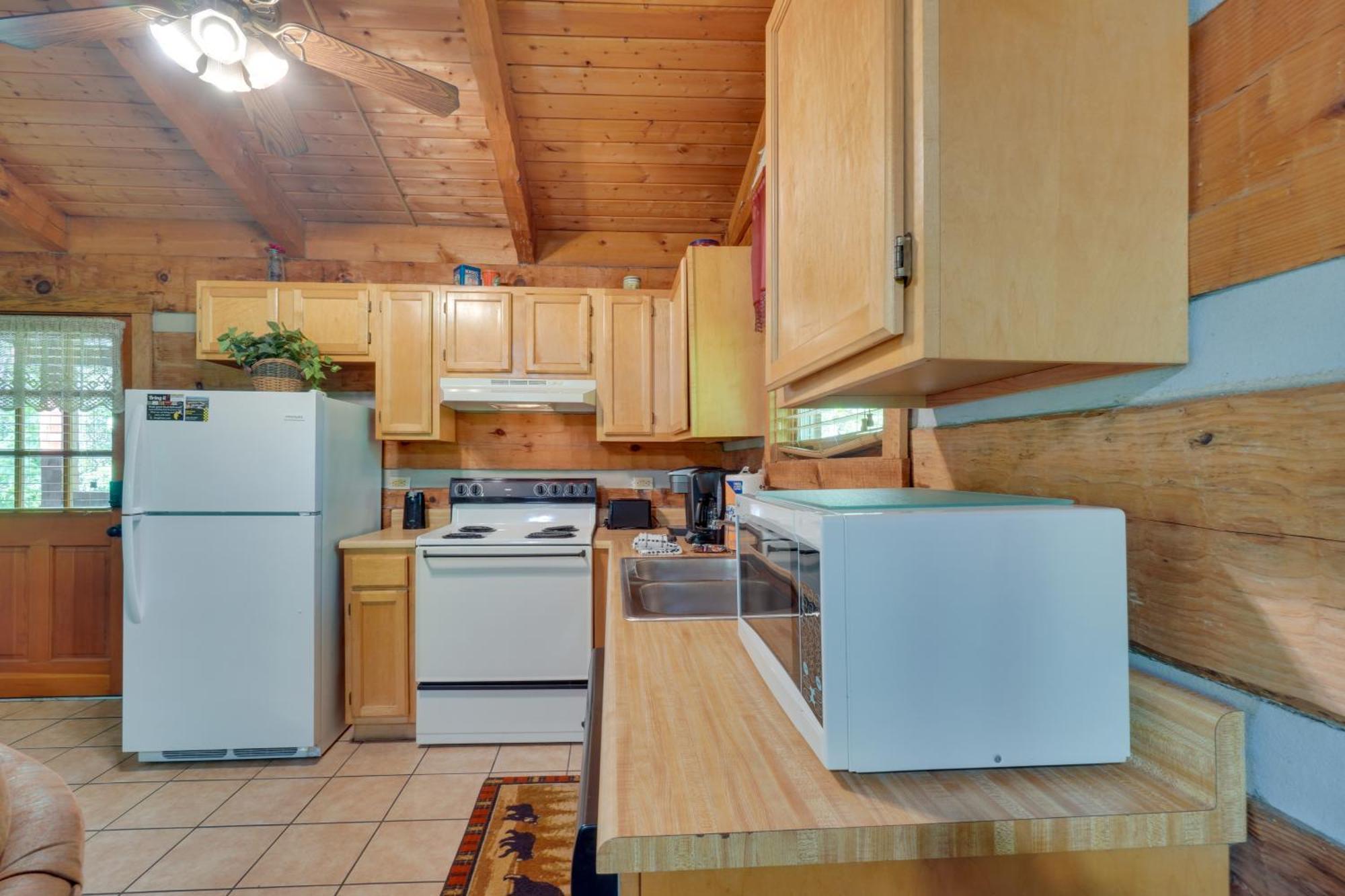 Gatlinburg Cabin With Hot Tub About 6 Mi To Downtown! Экстерьер фото