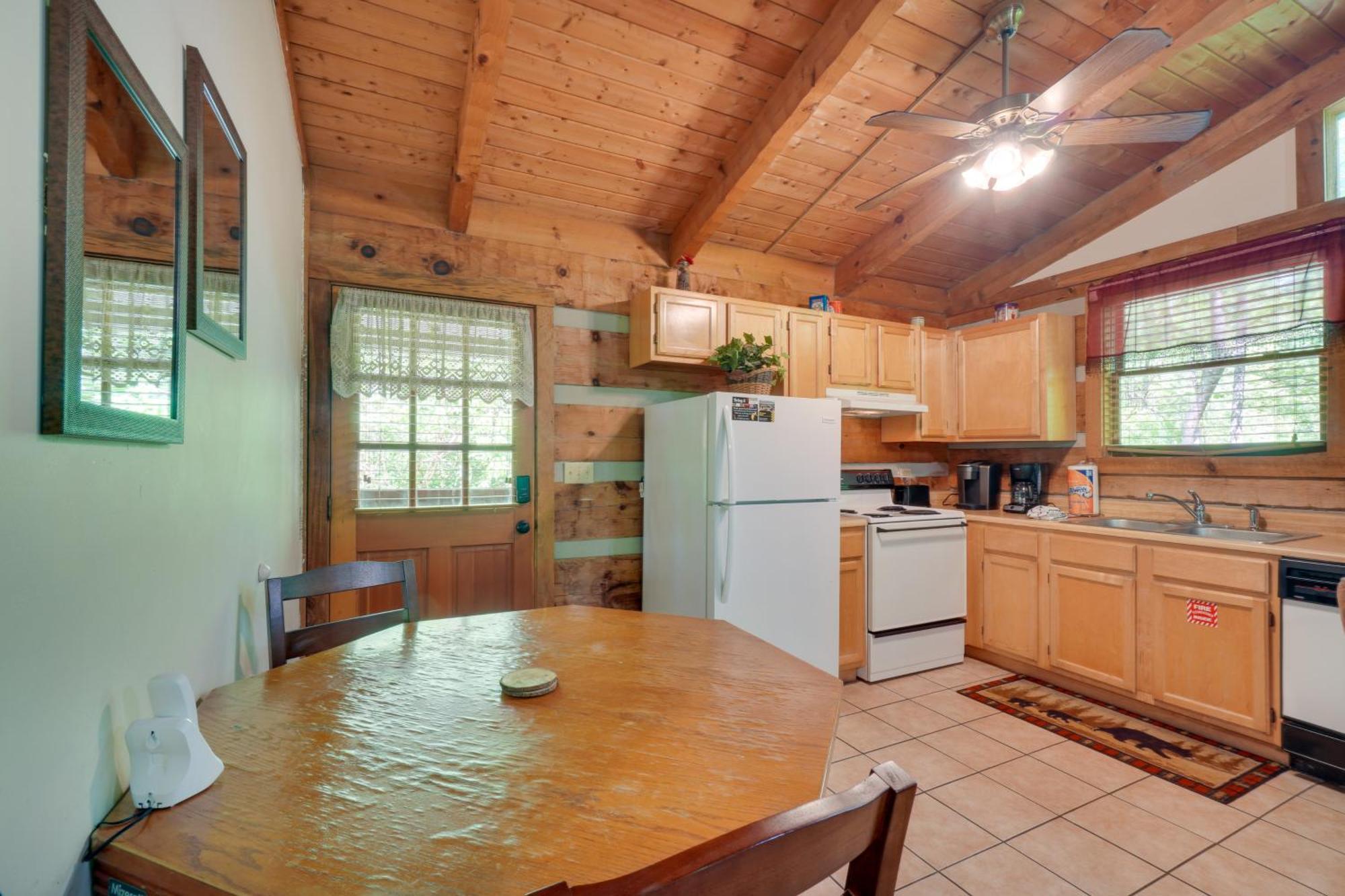 Gatlinburg Cabin With Hot Tub About 6 Mi To Downtown! Экстерьер фото